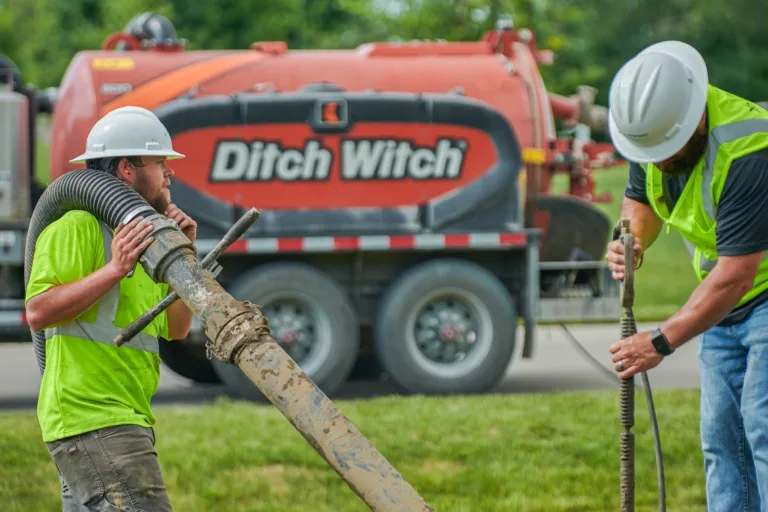 How locators and vacuum excavators work together to mitigate jobsite damage